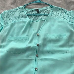 Maurice’s size large mint sheer button up